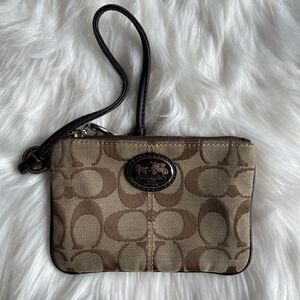 COACH SUTTON SIGNATURE TIEBACK SMALL WRISTLET